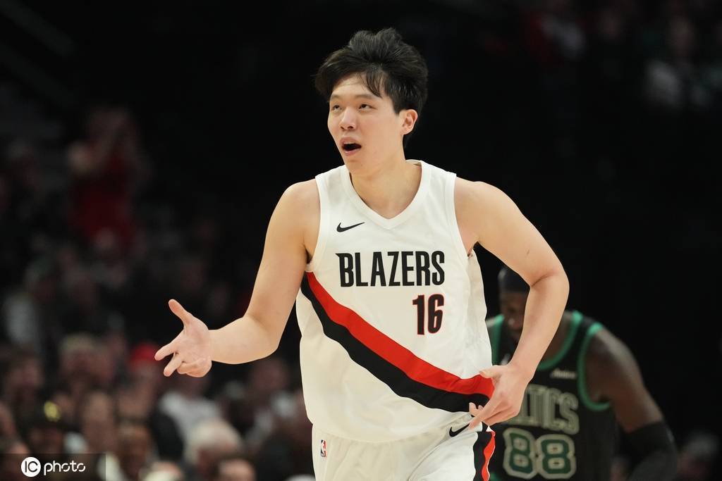 杨翰森补篮暴扣！出战4分47秒 贡献2分1板1抢断